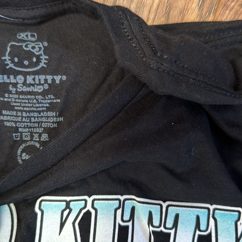 Hello kitty t shirt in mens size. Brand new with tags - Picture 3 of 3